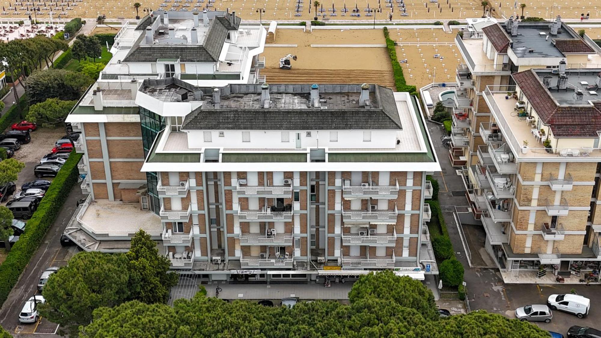 Jesolo Beach! Fronte Mare - Piscina Park E Posto Spiaggia Inclusi エクステリア 写真