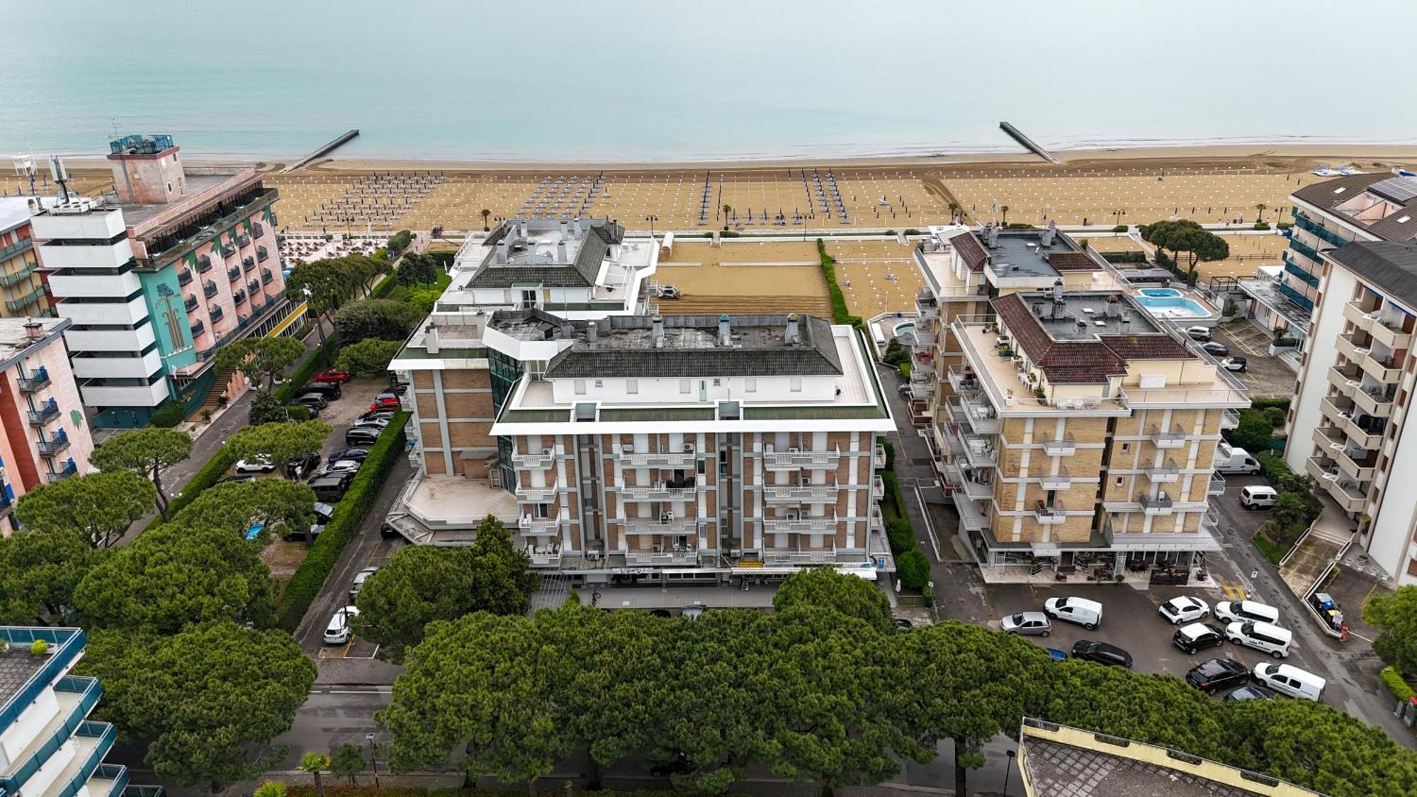 Jesolo Beach! Fronte Mare - Piscina Park E Posto Spiaggia Inclusi エクステリア 写真